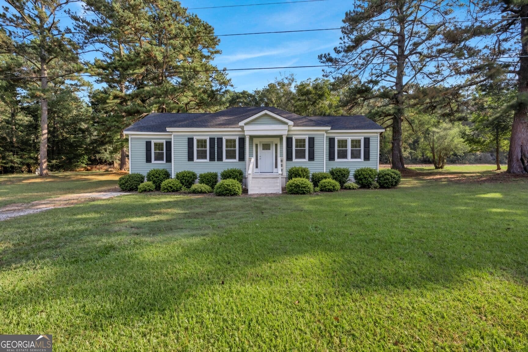 3 bedroom, 2 bathroom, 1,262 sq ft single family residence for sale at 4800 Ga Highway 11, Hillsboro, GA 31038 — photo 1 of 44