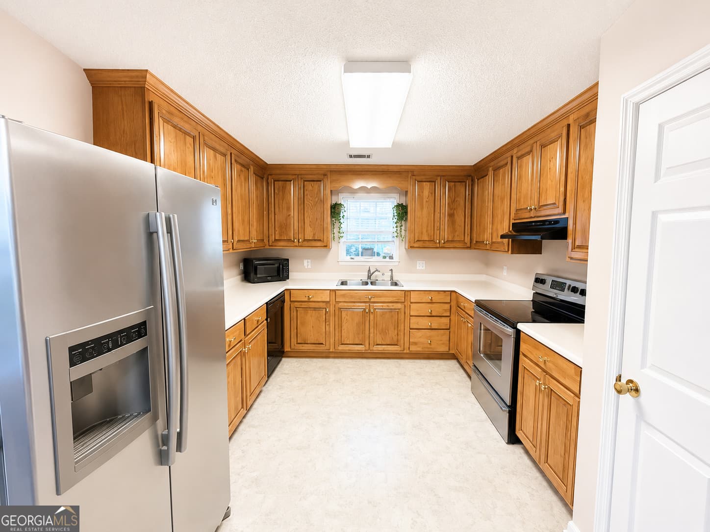 3 bedroom, 2 bathroom, 1,438 sq ft single family residence for sale at 64 Edinburgh Drive, Tifton, GA 31793 — photo 2