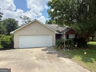3 bedroom, 2 bathroom, 1,438 sq ft single family residence for sale at 64 Edinburgh Drive, Tifton, GA 31793