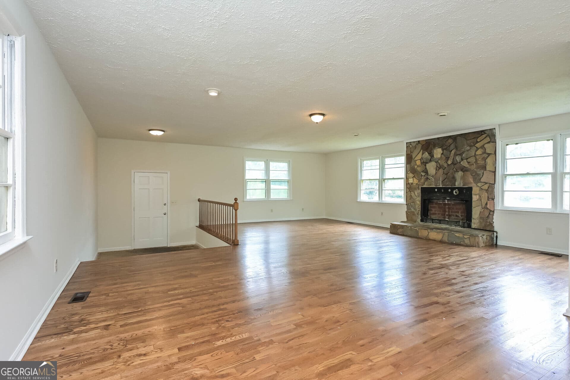 2 bedroom, 2 bathroom, 2,028 sq ft single family residence for sale at 192 Sun Valley Drive, Macon, GA 31211 — photo 3