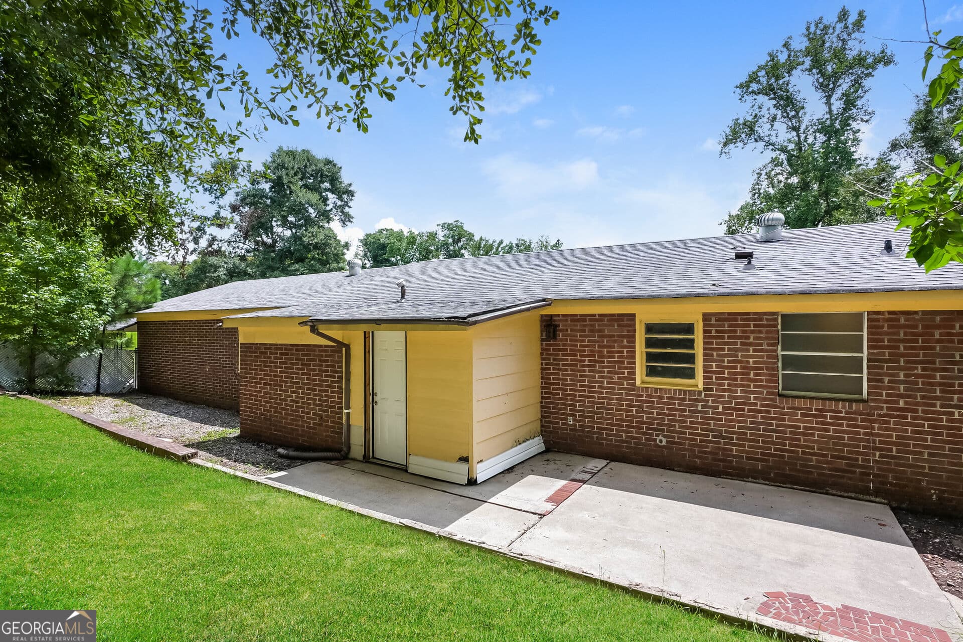 2 bedroom, 2 bathroom, 2,028 sq ft single family residence for sale at 192 Sun Valley Drive, Macon, GA 31211 — photo 5