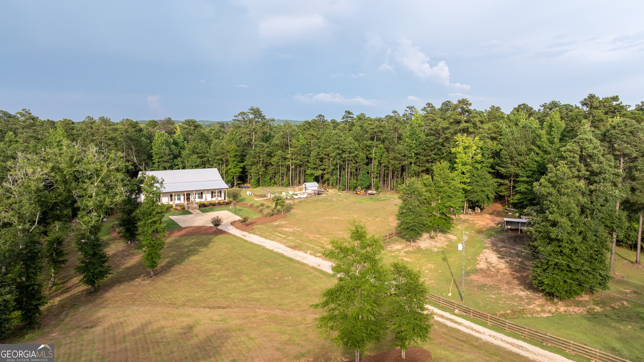 5 bedroom, 4.5 bathroom, 4,480 sq ft single family residence for sale at 325 Scuffleboro Road, Eatonton, GA 31024 — photo 2