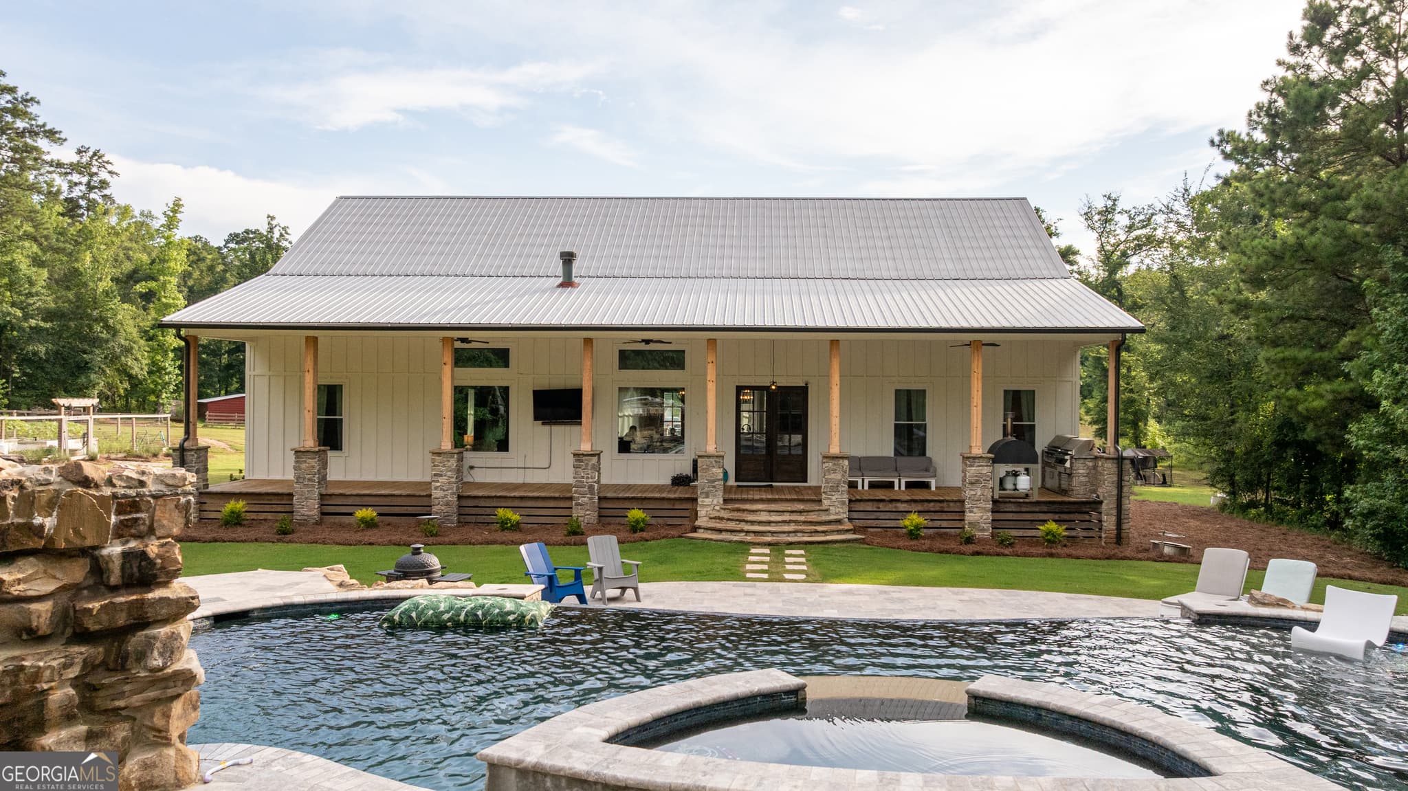 5 bedroom, 4.5 bathroom, 4,480 sq ft single family residence for sale at 325 Scuffleboro Road, Eatonton, GA 31024 — photo 5