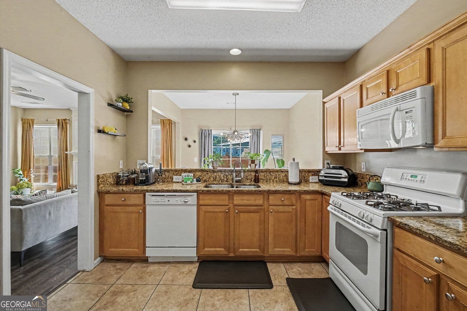 3 bedroom, 2.5 bathroom, 2,288 sq ft townhouse for sale at 280 Regent Square, Woodstock, GA 30188 — photo 10