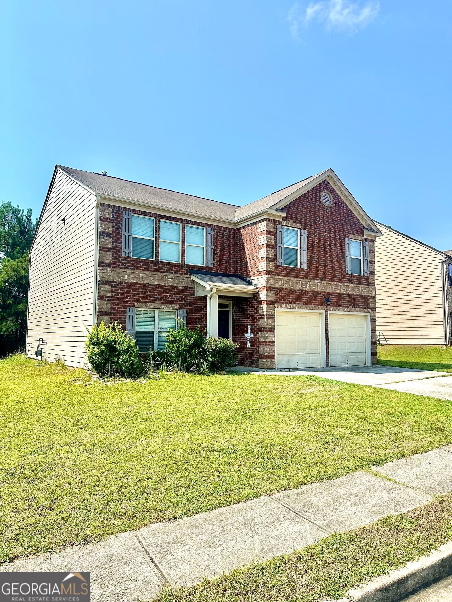 5 bedroom, 3 bathroom, 2,556 sq ft single family residence for sale at 5811 Rex Ridge Parkway, Rex, GA 30273 — photo 2