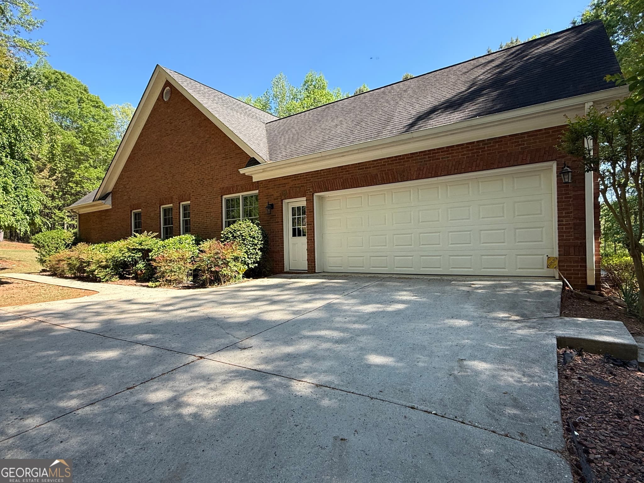 5 bedroom, 3.5 bathroom, 3,972 sq ft single family residence for sale at 351 Antrim Glen Road, Hoschton, GA 30548 — photo 9