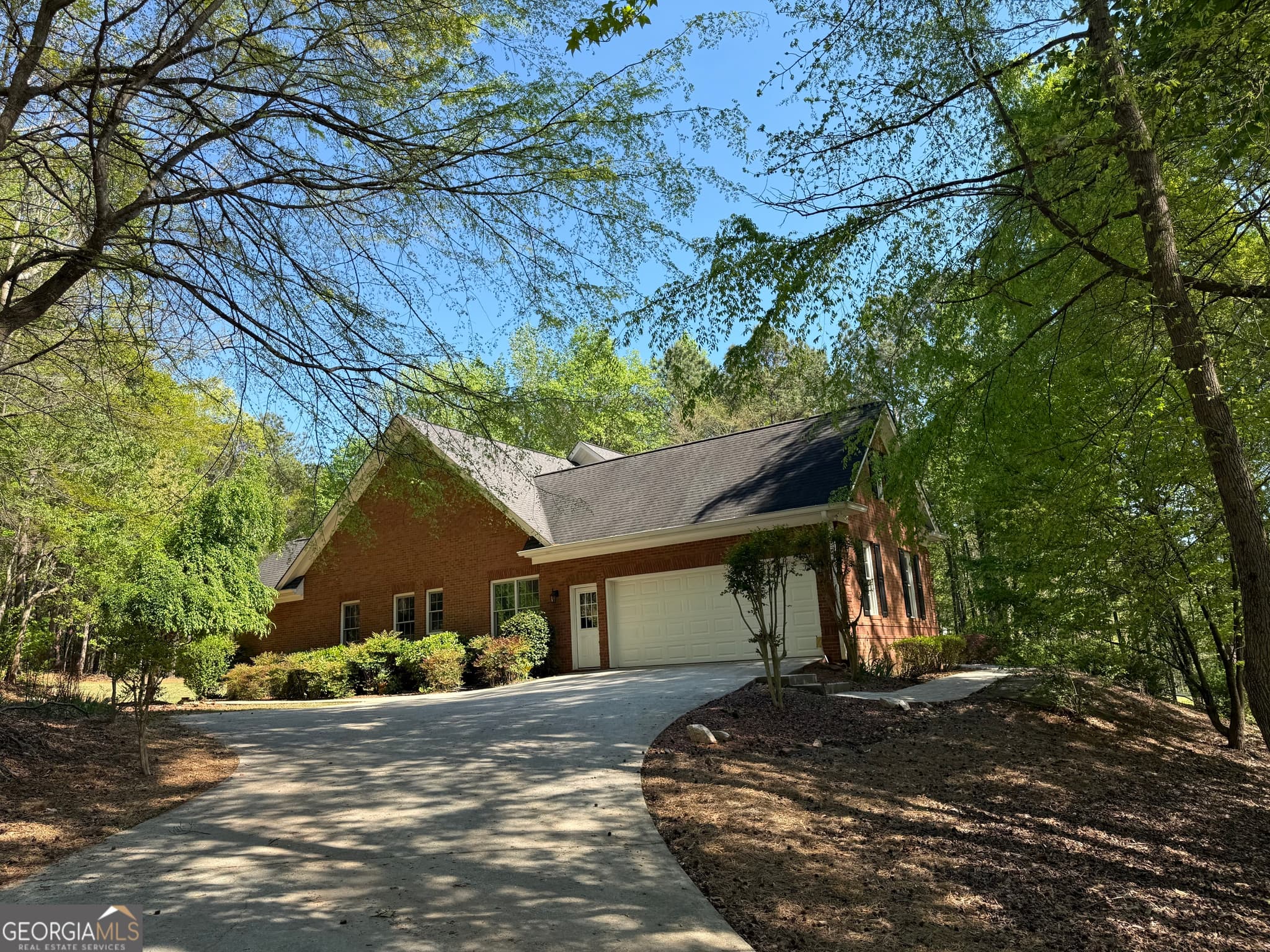 5 bedroom, 3.5 bathroom, 3,972 sq ft single family residence for sale at 351 Antrim Glen Road, Hoschton, GA 30548 — photo 8