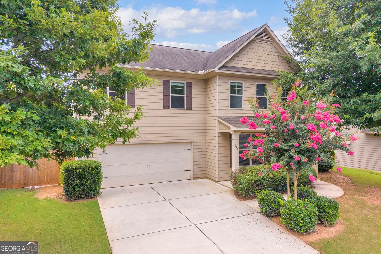 5 bedroom, 3.5 bathroom, 2,688 sq ft single family residence for sale at 747 Hancock Place, Braselton, GA 30517 — photo 2
