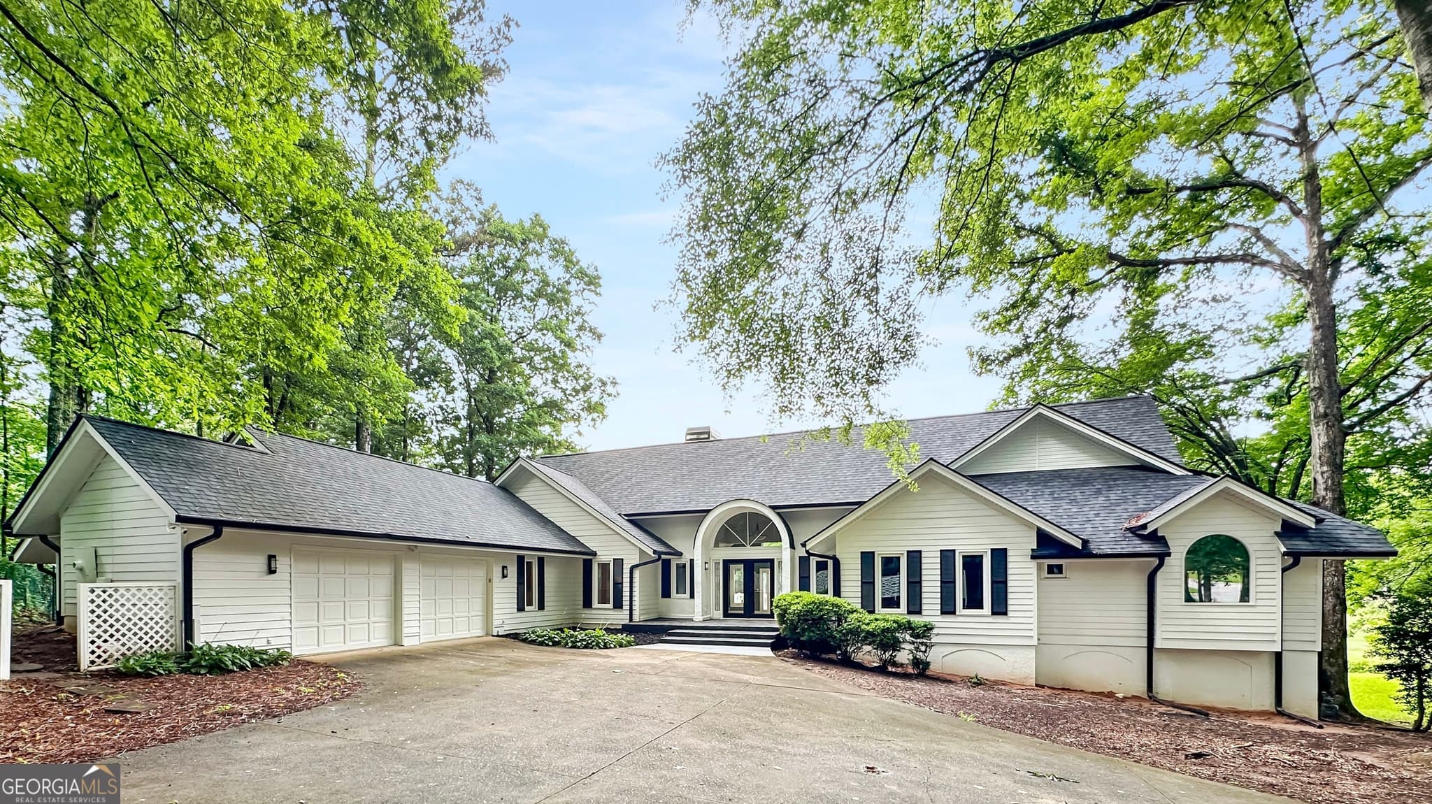 5 bedroom, 2.5 bathroom, 5,286 sq ft single family residence for sale at 160 Fawn Ridge, Newnan, GA 30265 — photo 1 of 33