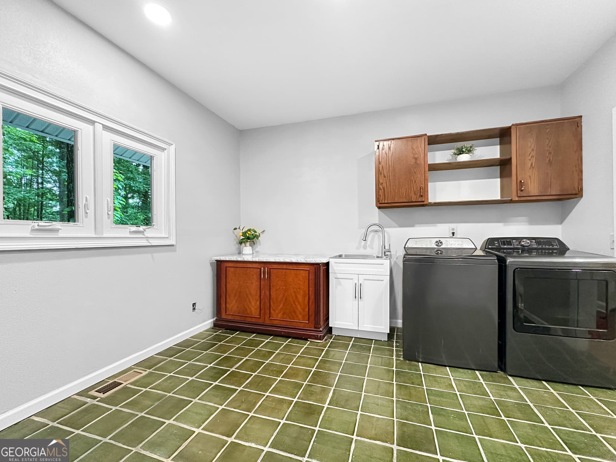 5 bedroom, 2.5 bathroom, 5,286 sq ft single family residence for sale at 160 Fawn Ridge, Newnan, GA 30265 — photo 9