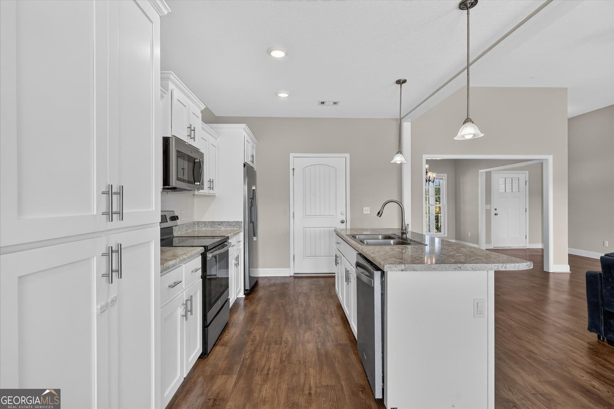 4 bedroom, 2 bathroom, 1,946 sq ft single family residence under contract at 509 Winter Way, Statesboro, GA 30458 — photo 5