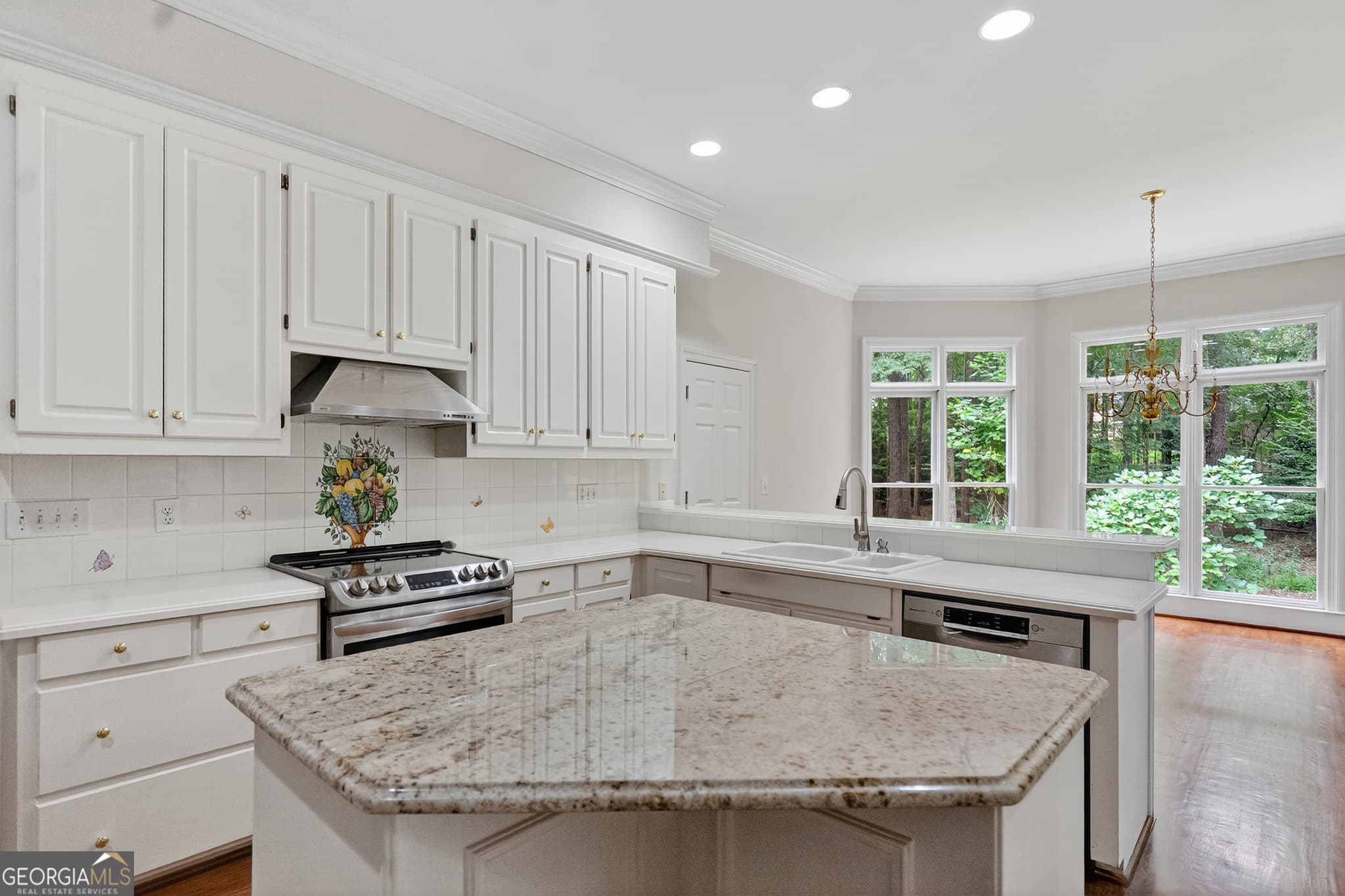 5 bedroom, 4.5 bathroom, 6,372 sq ft single family residence for sale at 107 Windridge, Lagrange, GA 30240 — photo 4