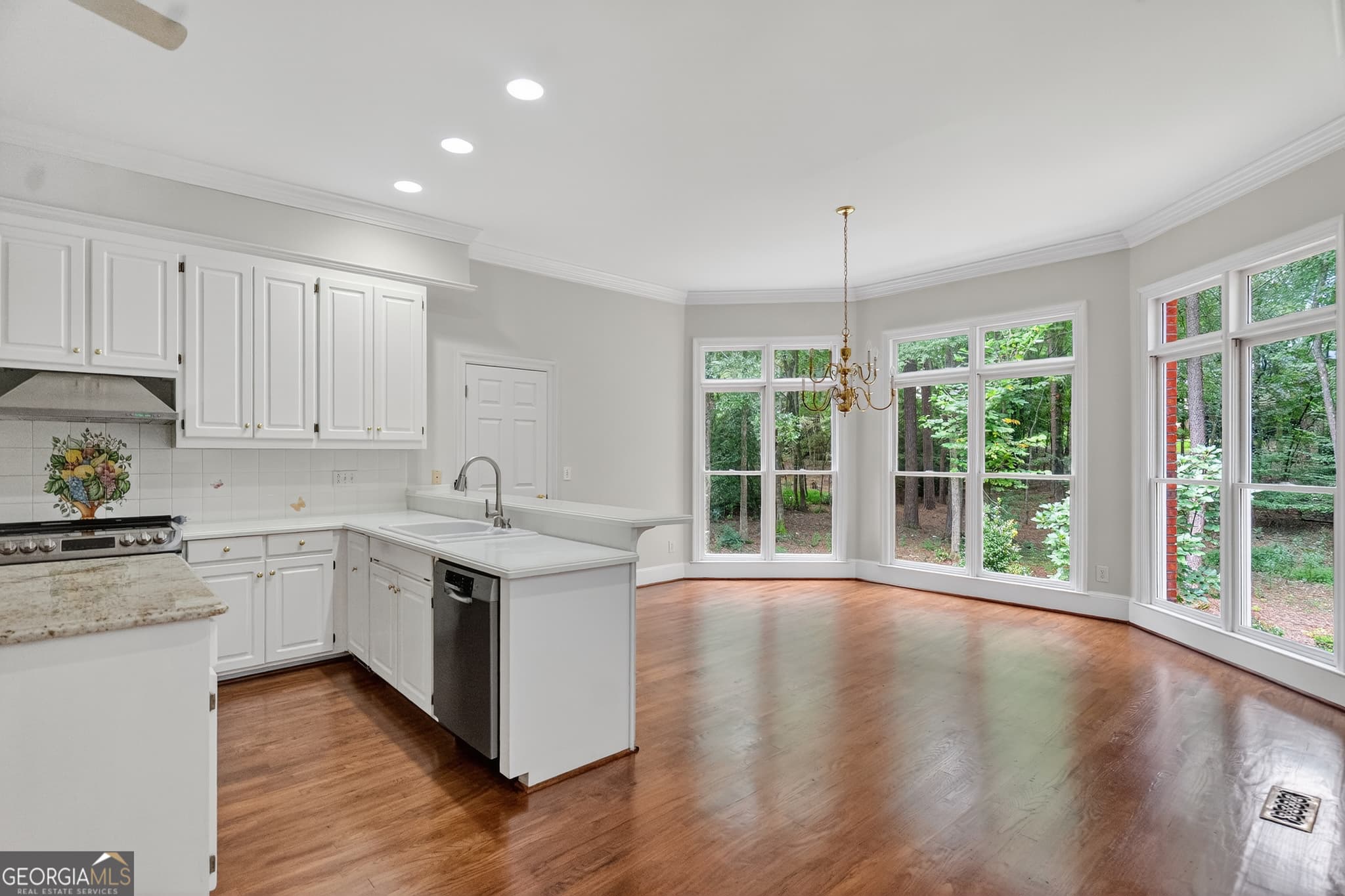 5 bedroom, 4.5 bathroom, 6,372 sq ft single family residence for sale at 107 Windridge, Lagrange, GA 30240 — photo 8