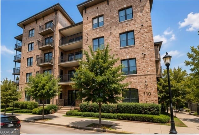 3 bedroom, 2 bathroom, 1,520 sq ft condominium for sale at 110 N Markley Street 407, Greenville, SC 29601 — photo 1 of 22