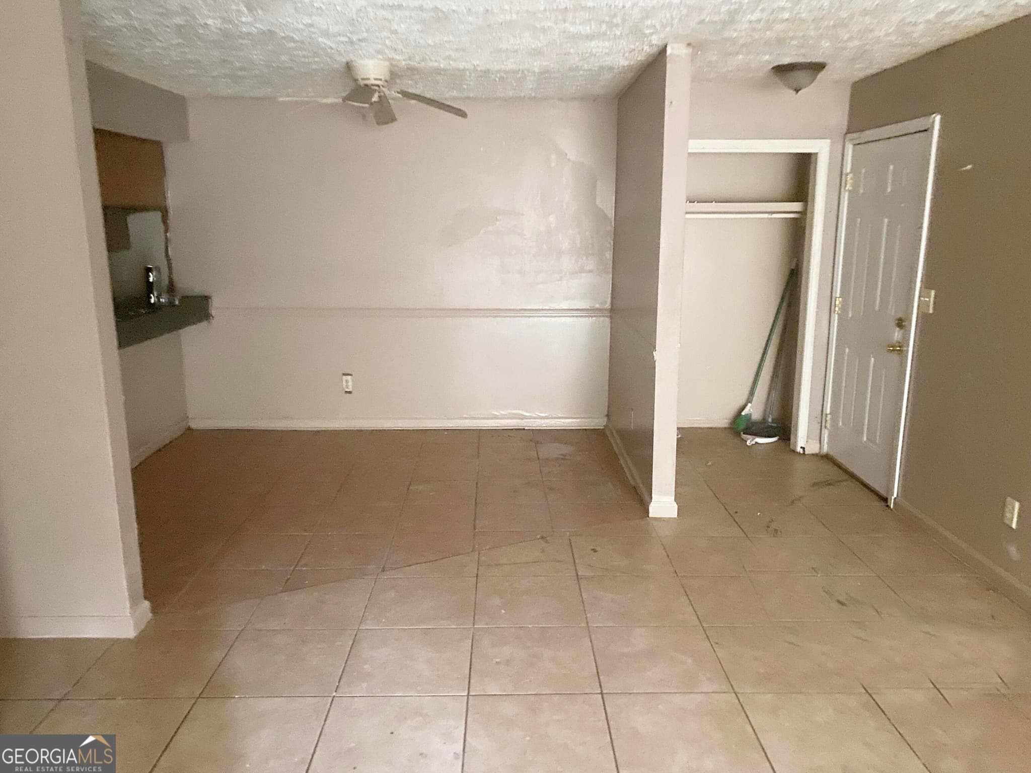 2 bedroom, 2 bathroom, 101 sq ft condominium for sale at 5918 Sutcliff Square, Lithonia, GA 30058 — photo 3
