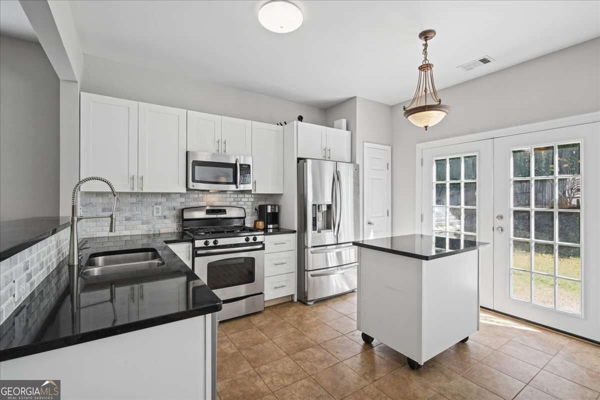 3 bedroom, 2.5 bathroom, 1,435 sq ft single family residence under contract at 1311 Timuquana Trail, Woodstock, GA 30188 — photo 3