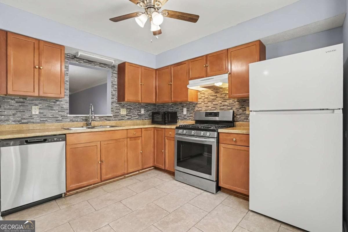 2 bedroom, 2.5 bathroom, 1,580 sq ft townhouse for rent at 5582 Stonington Trac Parkway, Stone Mountain, GA 30087 for $1,650 a month — photo 6