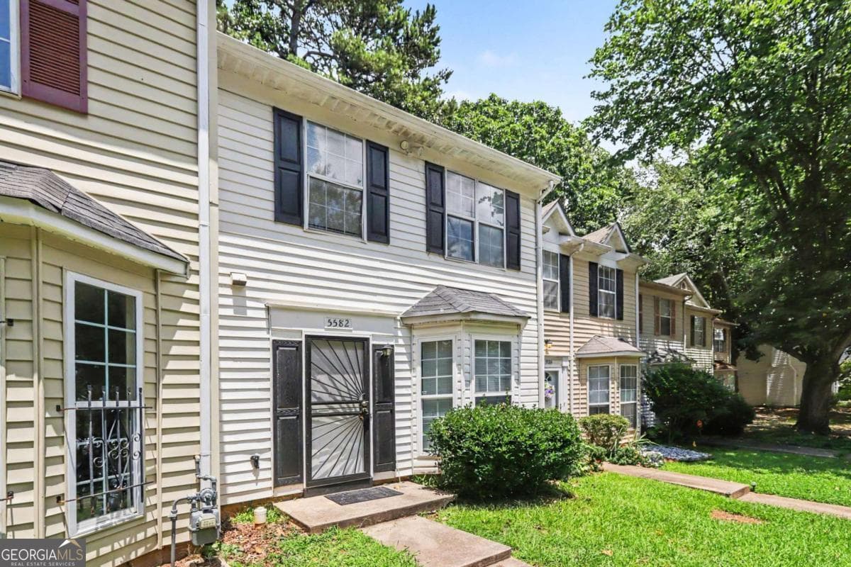 2 bedroom, 2.5 bathroom, 1,580 sq ft townhouse for rent at 5582 Stonington Trac Parkway, Stone Mountain, GA 30087 for $1,650 a month — photo 3