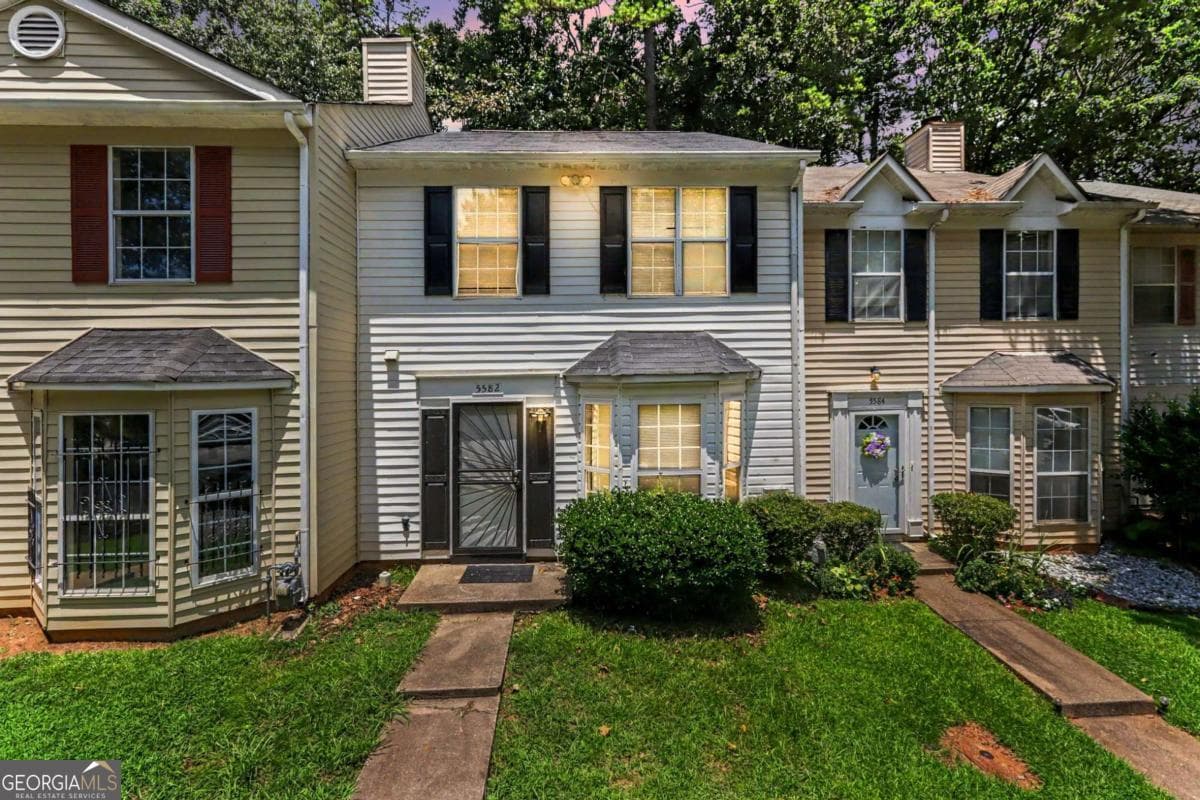 2 bedroom, 2.5 bathroom, 1,580 sq ft townhouse for rent at 5582 Stonington Trac Parkway, Stone Mountain, GA 30087 for $1,650 a month — photo 1 of 16