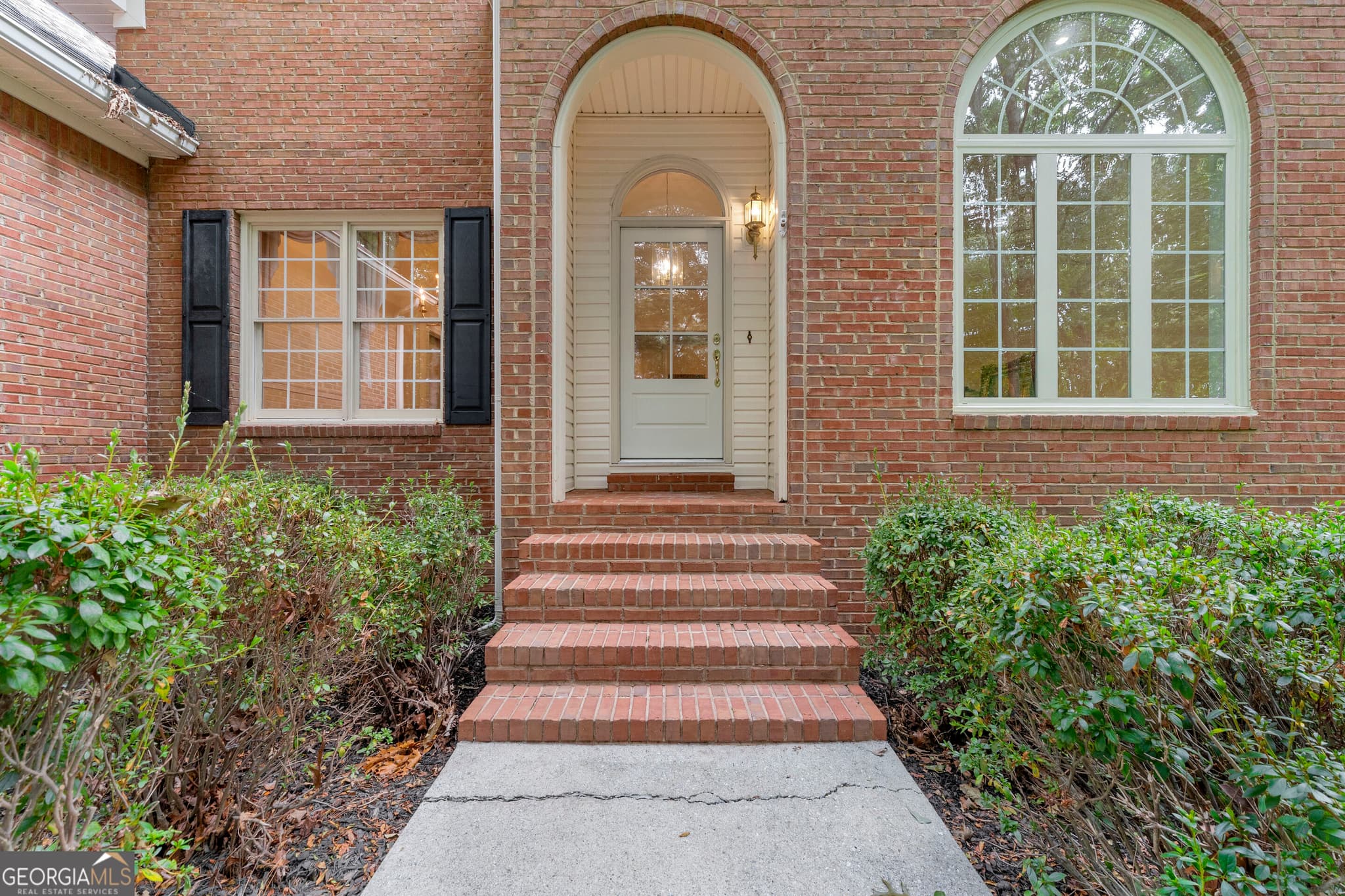 3 bedroom, 2.5 bathroom, 2,839 sq ft single family residence for sale at 122 Grand Oaks Drive, Clarkesville, GA 30523 — photo 2