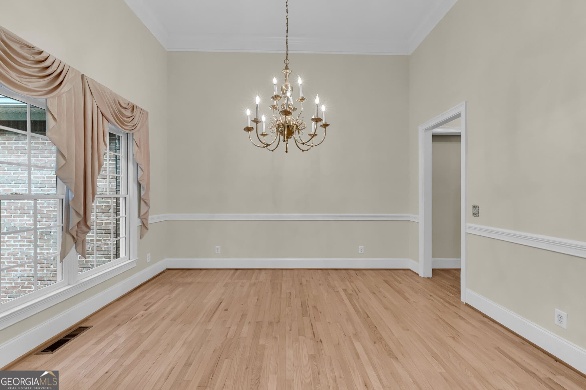 3 bedroom, 2.5 bathroom, 2,839 sq ft single family residence for sale at 122 Grand Oaks Drive, Clarkesville, GA 30523 — photo 6