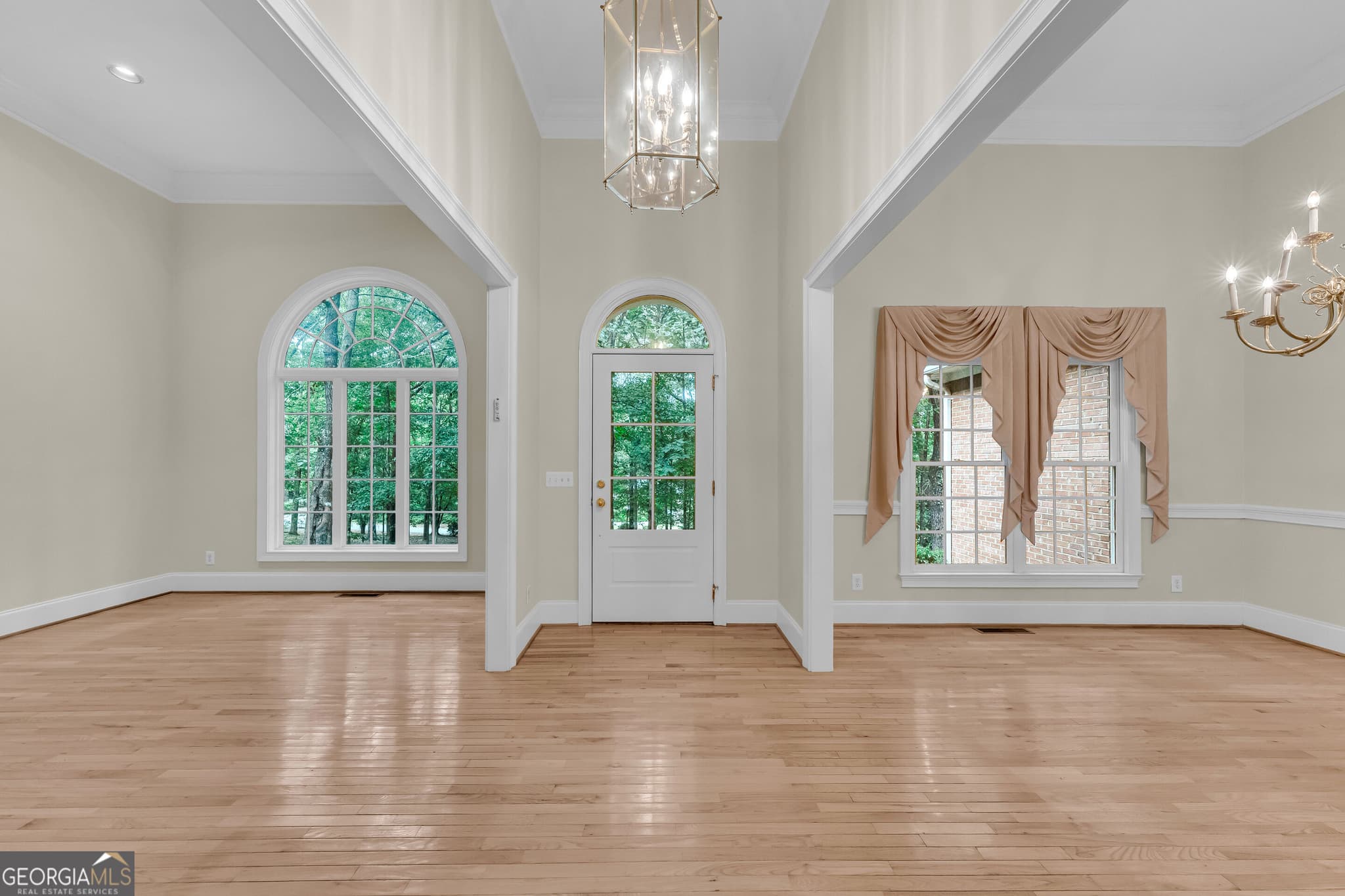 3 bedroom, 2.5 bathroom, 2,839 sq ft single family residence for sale at 122 Grand Oaks Drive, Clarkesville, GA 30523 — photo 5