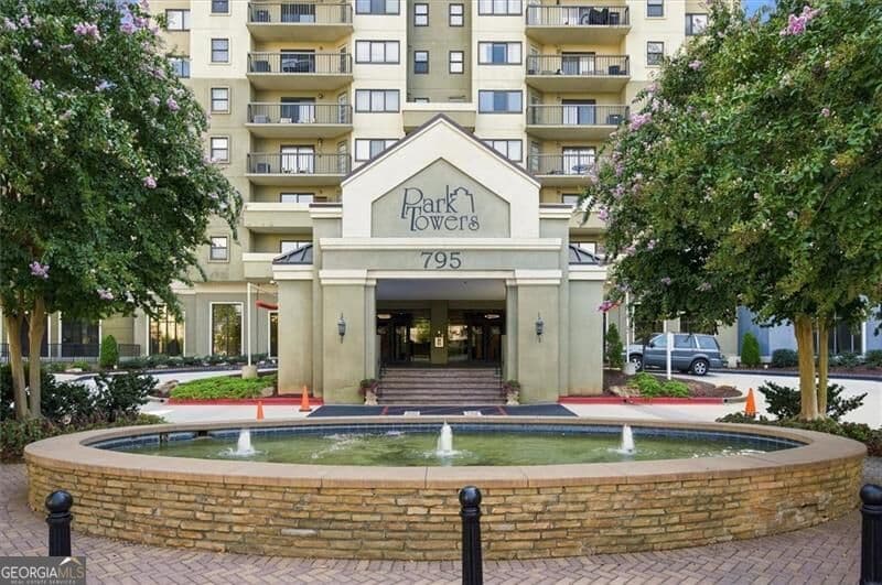 1 bedroom, 1 bathroom, 769 sq ft condominium for sale at 795 Hammond Drive 1912, Atlanta, GA 30328 — photo 2
