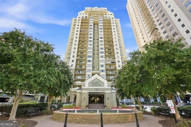 1 bedroom, 1 bathroom, 769 sq ft condominium for sale at 795 Hammond Drive 1912, Atlanta, GA 30328 — photo 1 of 35