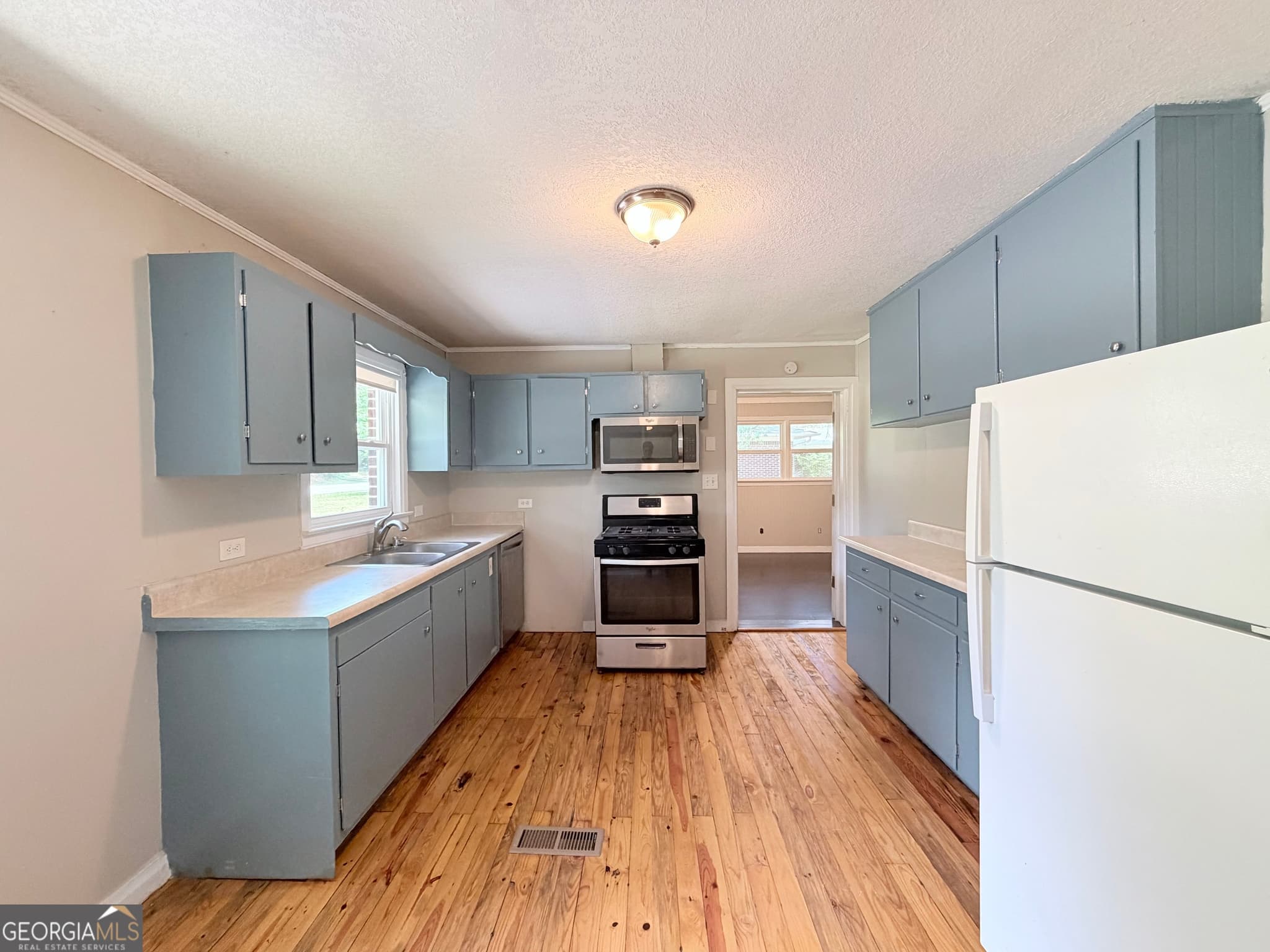 4 bedroom, 2 bathroom, 1,700 sq ft single family residence for sale at 57 Cade Street, Hartwell, GA 30643 — photo 3