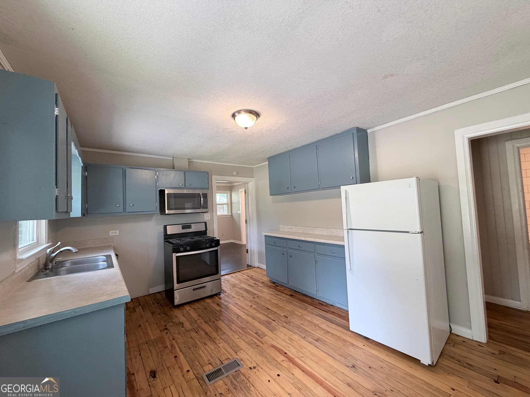 4 bedroom, 2 bathroom, 1,700 sq ft single family residence for sale at 57 Cade Street, Hartwell, GA 30643 — photo 4