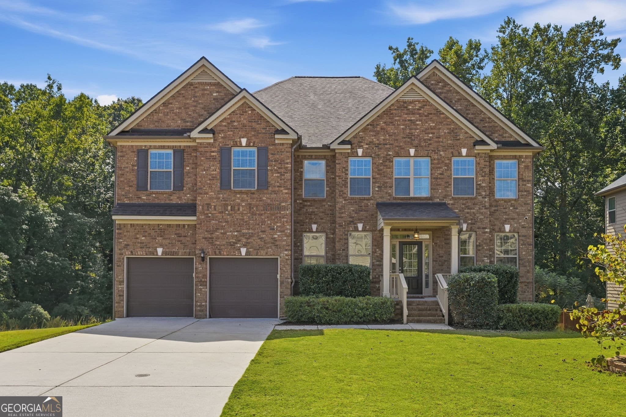 5 bedroom, 4 bathroom, 4,415 sq ft single family residence for sale at 4415 Mossbrook Circle, Alpharetta, GA 30004 — photo 2