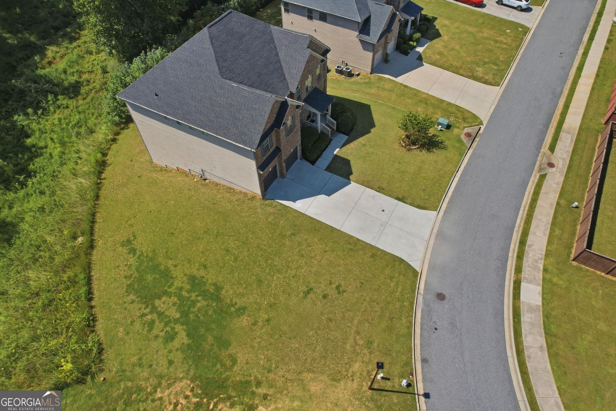 5 bedroom, 4 bathroom, 4,415 sq ft single family residence for sale at 4415 Mossbrook Circle, Alpharetta, GA 30004 — photo 3