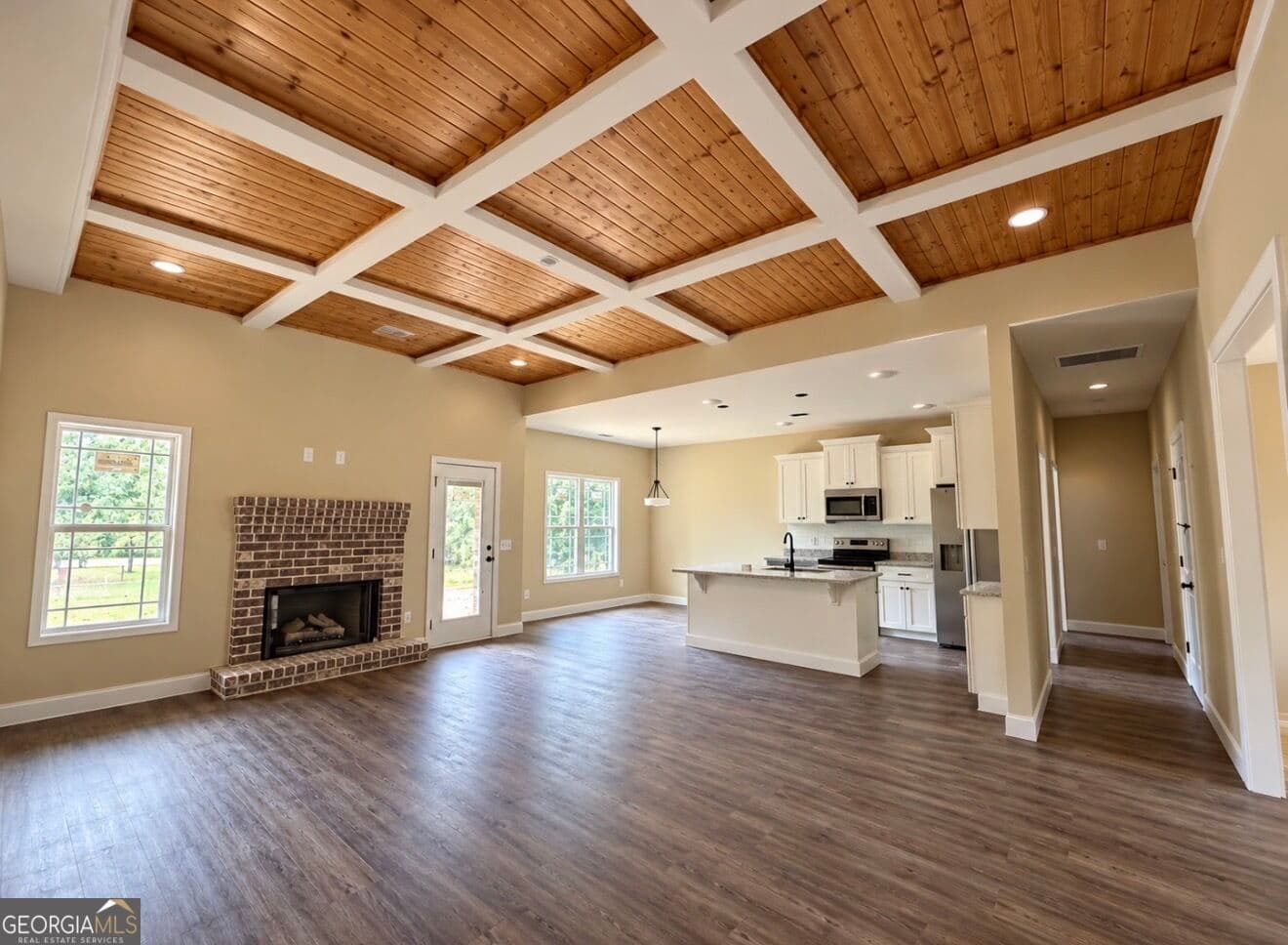 3 bedroom, 2 bathroom, 1,850 sq ft single family residence for sale at 5803 Heritage Court, Eastman, GA 31023 — photo 2