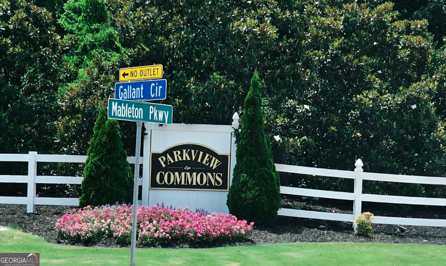 2 bedroom, 2.5 bathroom, 1,216 sq ft condominium for sale at 6723 Gallant Court 28, Mableton, GA 30126 — photo 2