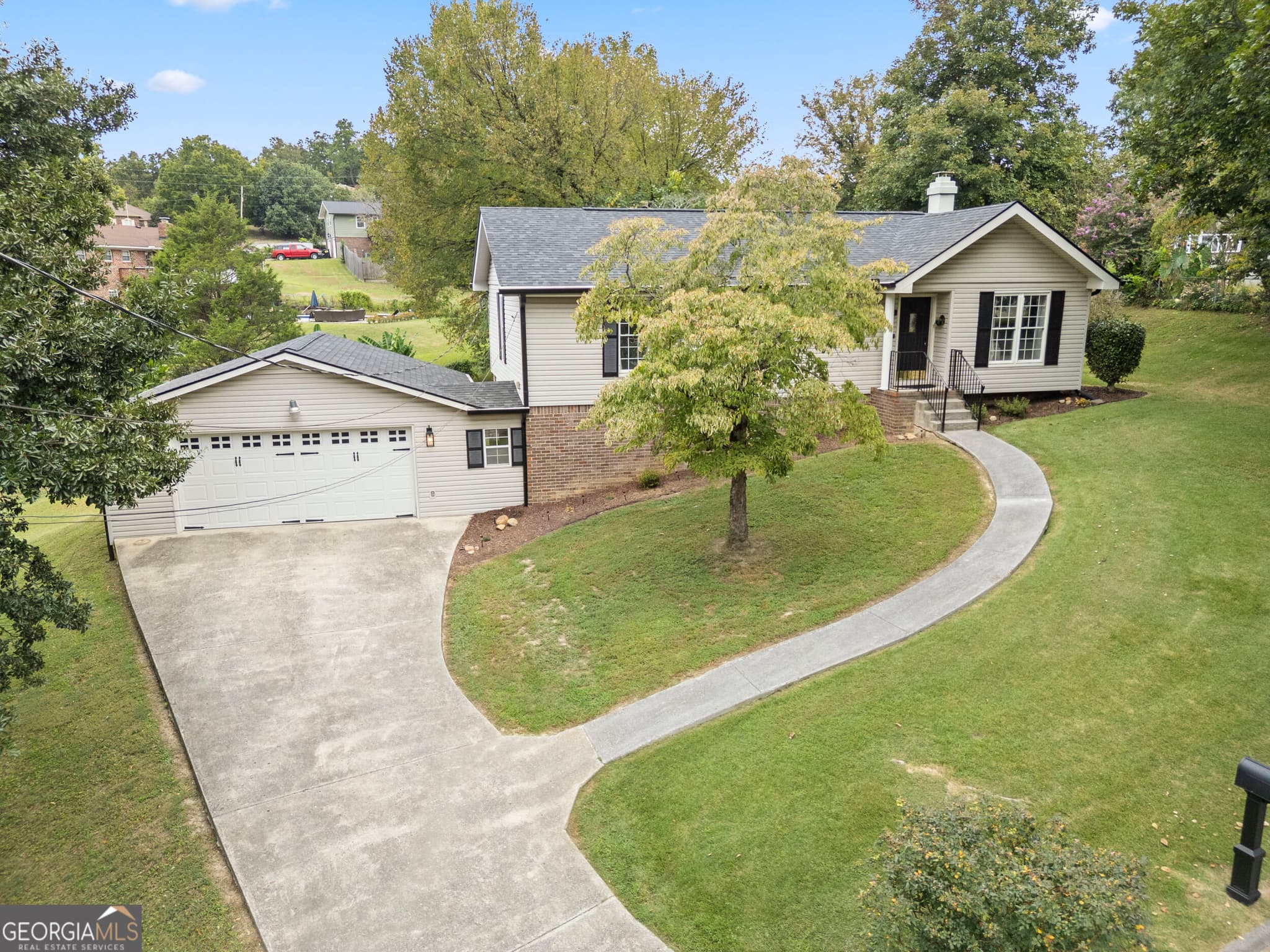 4 bedroom, 3 bathroom, 2,617 sq ft single family residence under contract at 11 E Larry Circle, Ringgold, GA 30736 — photo 2
