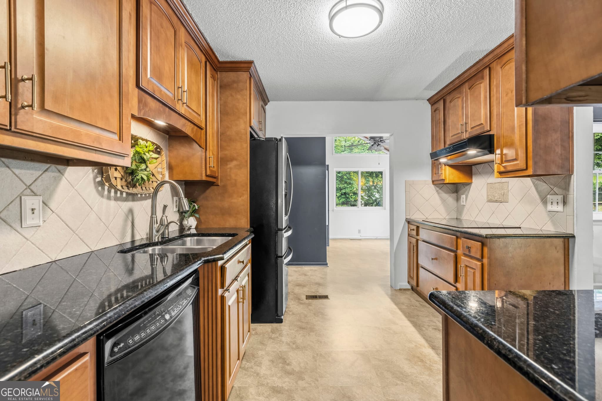 4 bedroom, 3 bathroom, 2,617 sq ft single family residence under contract at 11 E Larry Circle, Ringgold, GA 30736 — photo 7