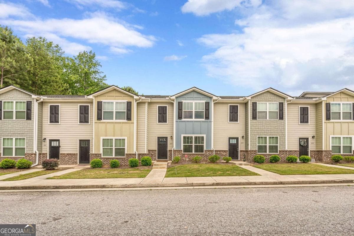 3 bedroom, 2.5 bathroom, 1,620 sq ft townhouse sold at 327 Ashigan Street, Union City, GA 30291