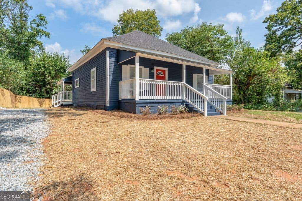 3 bedroom, 2 bathroom, 1,389 sq ft single family residence for sale at 111 Elm Street, Griffin, GA 30223 — photo 2
