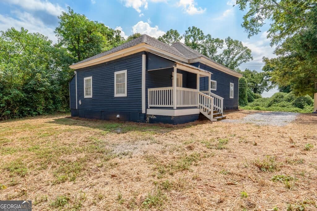 3 bedroom, 2 bathroom, 1,389 sq ft single family residence for sale at 111 Elm Street, Griffin, GA 30223 — photo 5