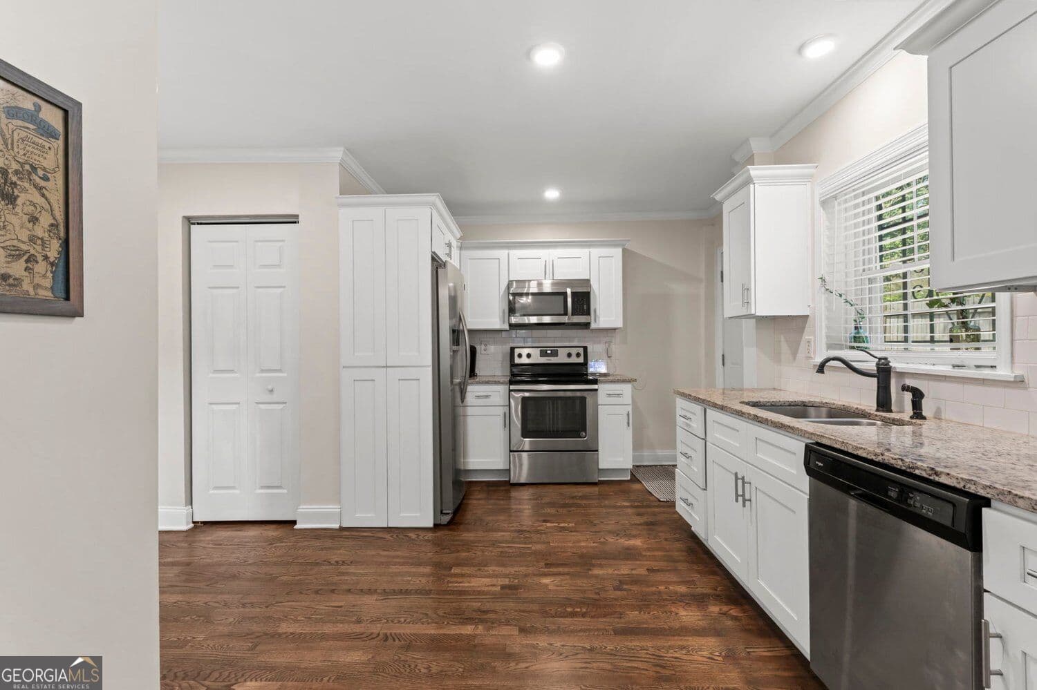 4 bedroom, 2 bathroom, 1,821 sq ft single family residence for sale at 1619 Sylvan Road, Atlanta, GA 30310 — photo 9