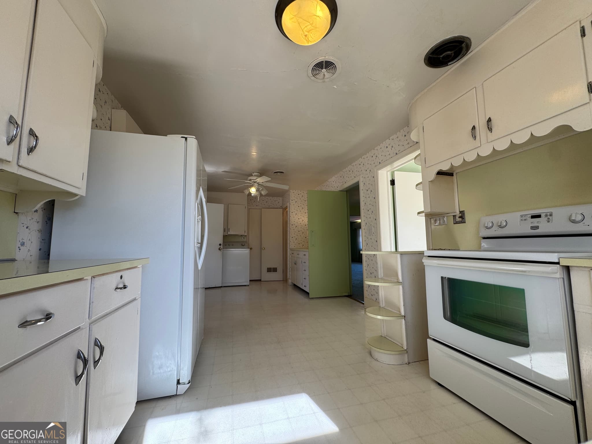 3 bedroom, 2 bathroom, 2,587 sq ft single family residence for sale at 465 Cedar Street, Metter, GA 30439 — photo 7