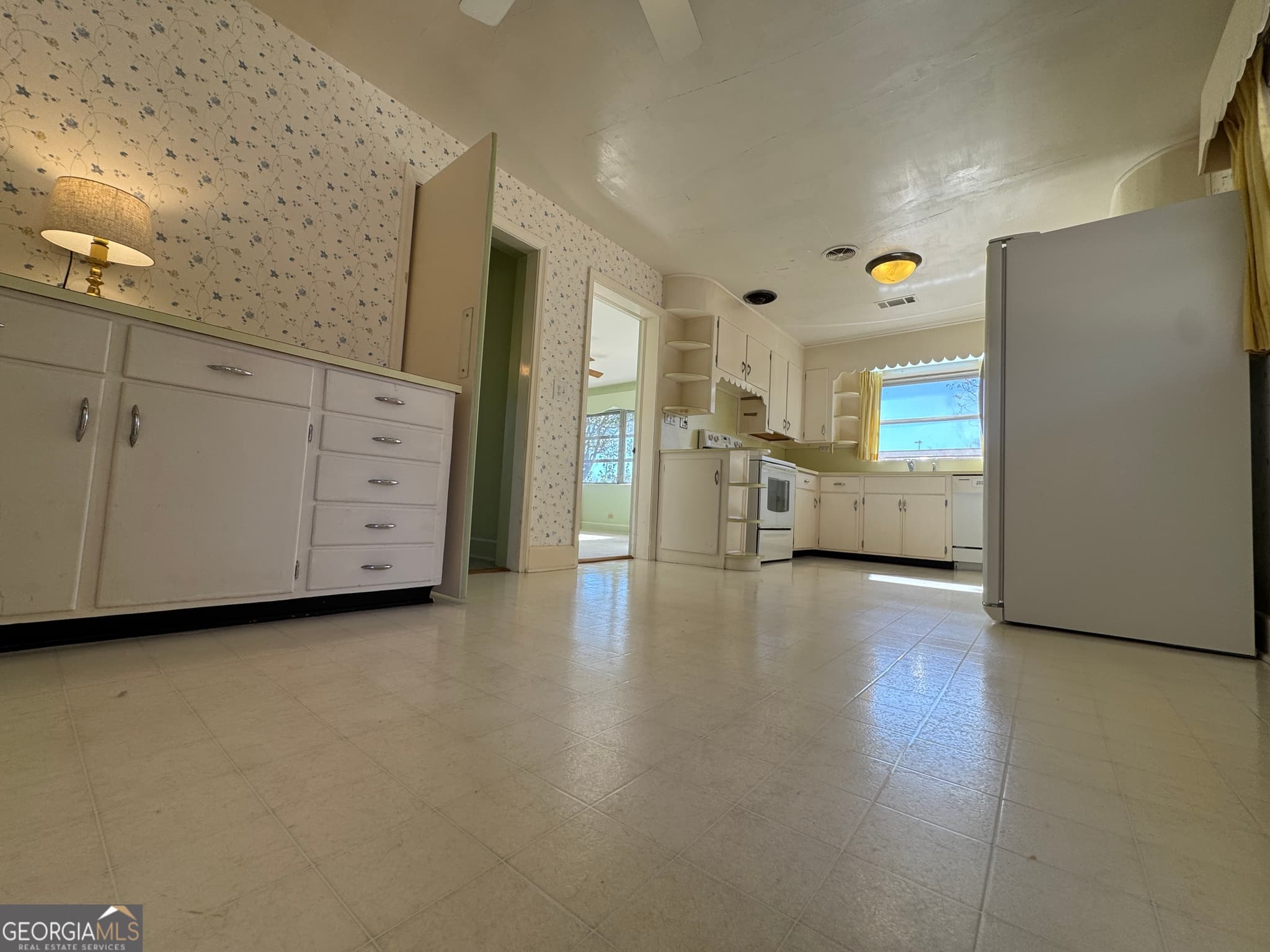 3 bedroom, 2 bathroom, 2,587 sq ft single family residence for sale at 465 Cedar Street, Metter, GA 30439 — photo 5