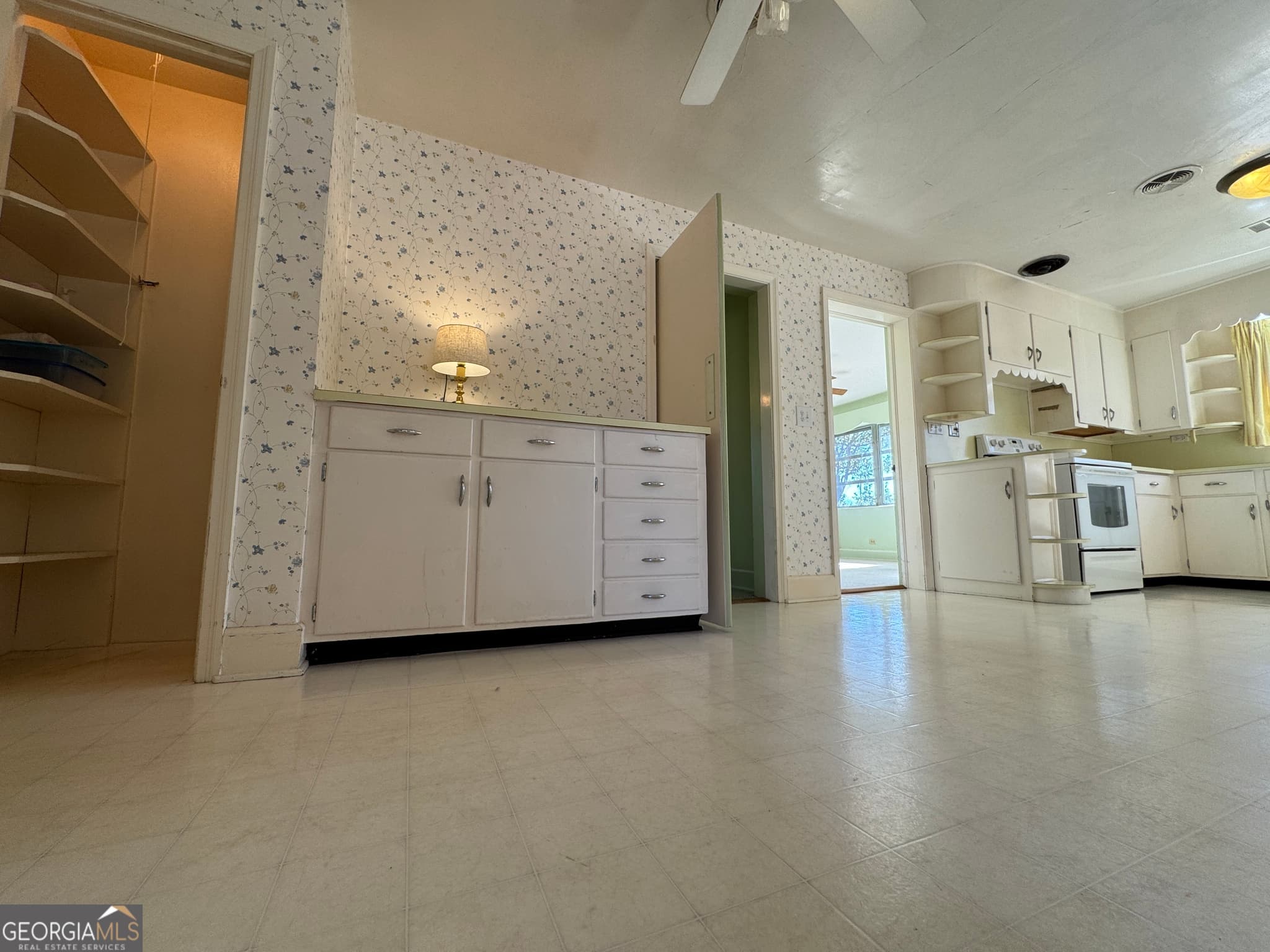 3 bedroom, 2 bathroom, 2,587 sq ft single family residence for sale at 465 Cedar Street, Metter, GA 30439 — photo 4