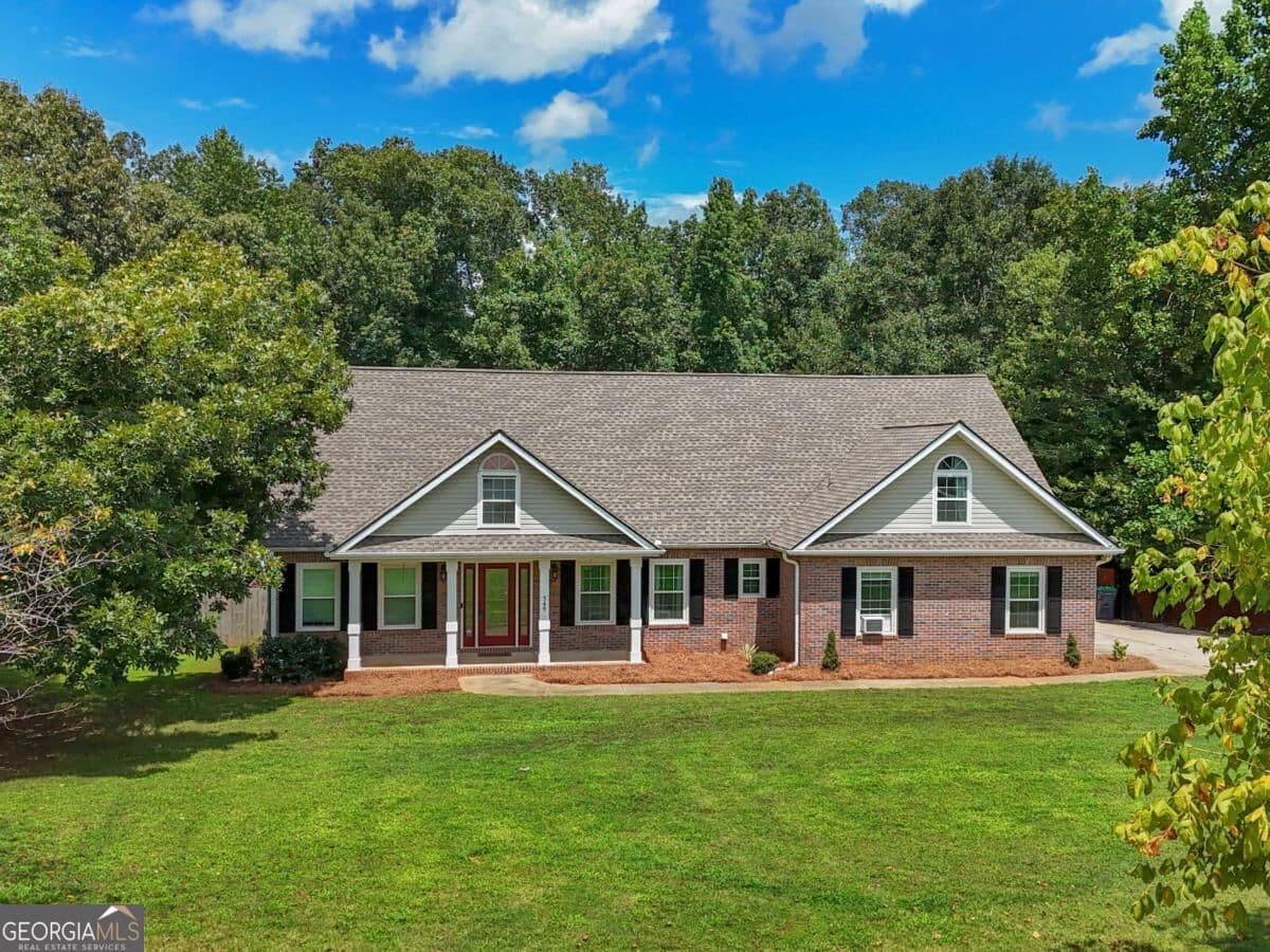 5 bedroom, 3 bathroom, 3,200 sq ft single family residence for sale at 545 Barhams Ridge Drive, Mcdonough, GA 30252 — photo 1 of 58
