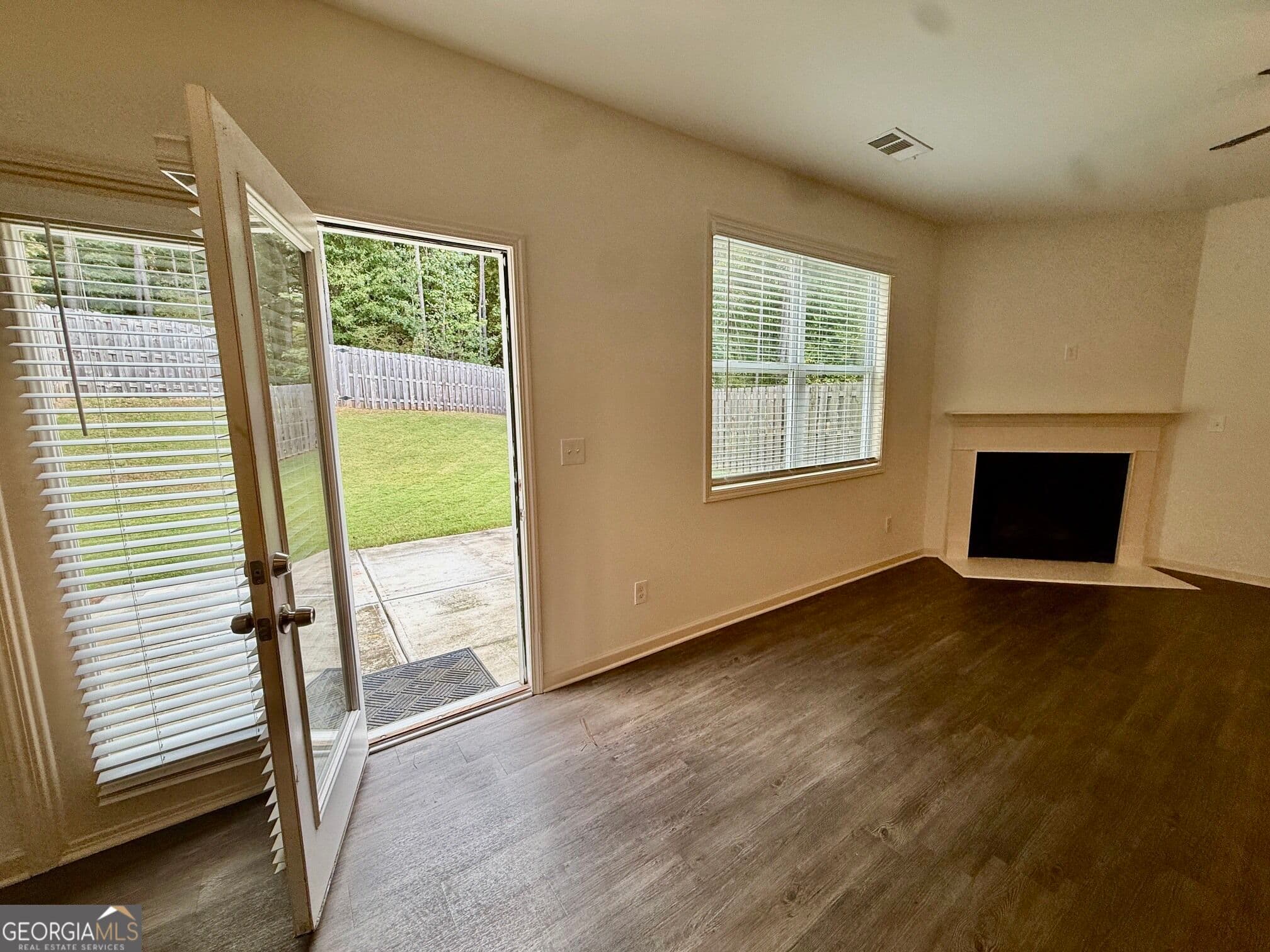 3 bedroom, 2.5 bathroom, 1,962 sq ft single family residence for sale at 156 Woodhouse Circle, Acworth, GA 30102 — photo 8