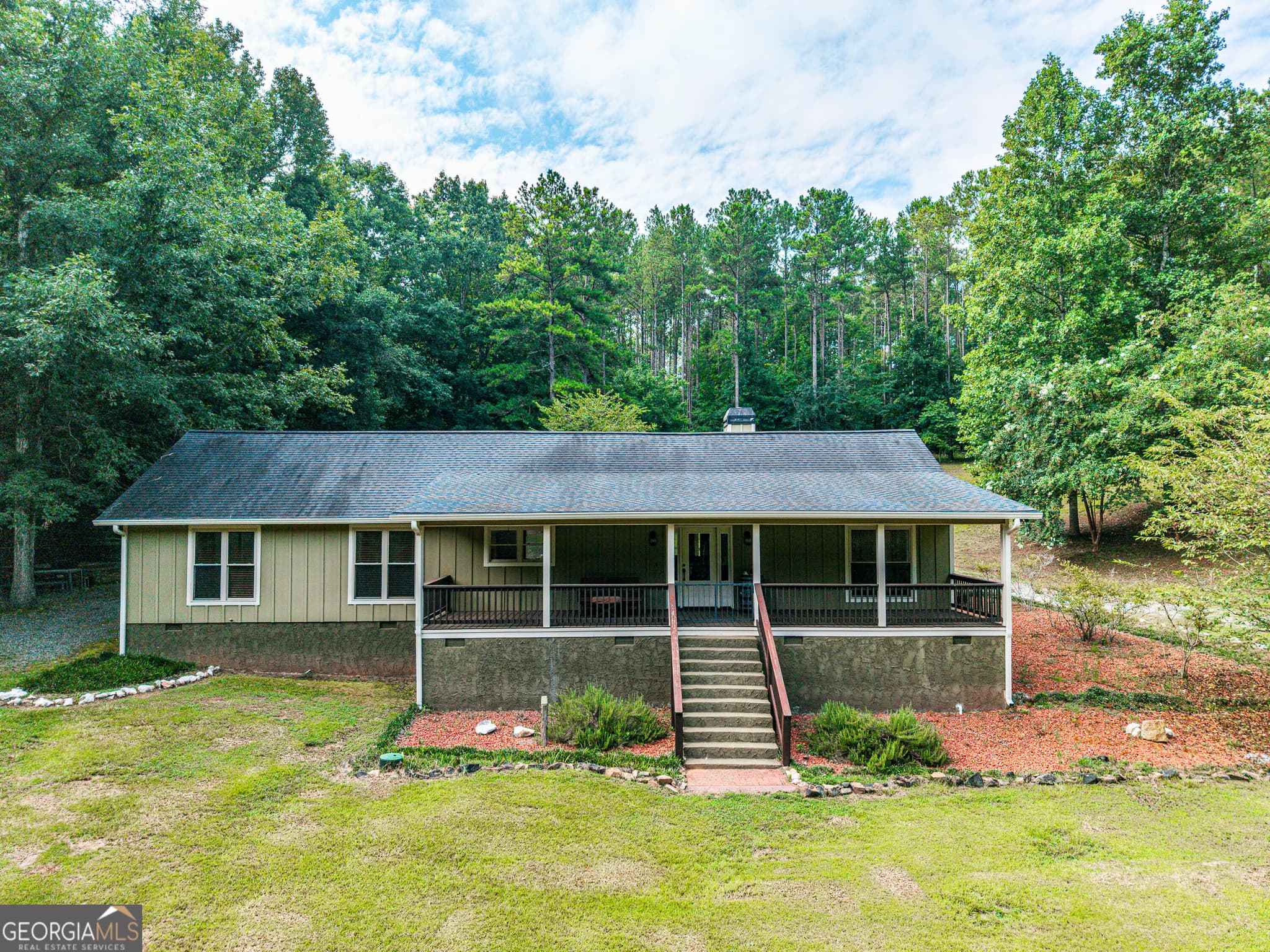 3 bedroom, 2.5 bathroom, 1,996 sq ft single family residence for sale at 224 Covey Road, Milledgeville, GA 31061 — photo 4