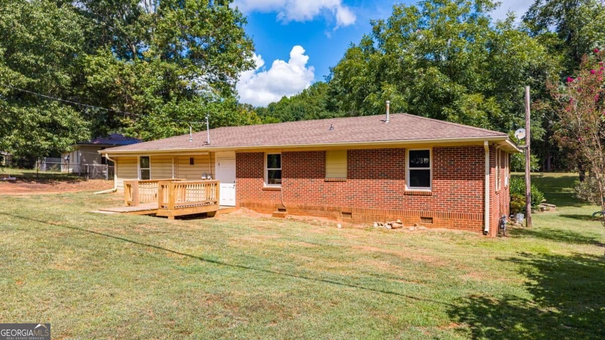 2 bedroom, 1 bathroom, 1,248 sq ft single family residence for sale at 124 Piedmont Road, Hull, GA 30646 — photo 6