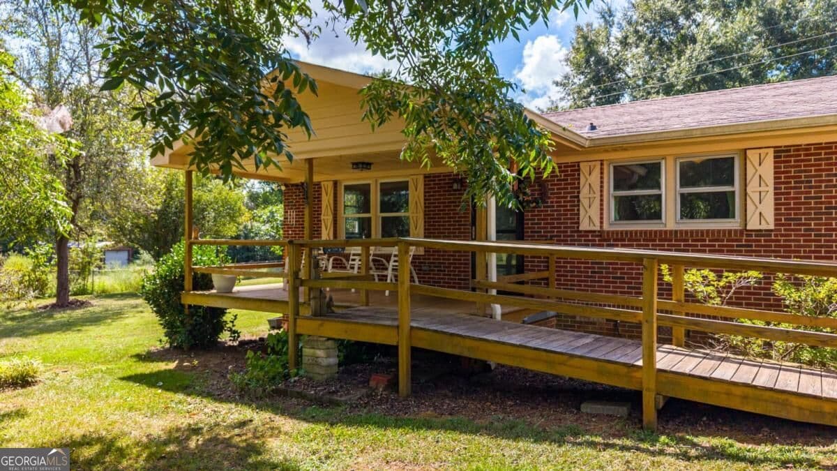 2 bedroom, 1 bathroom, 1,248 sq ft single family residence for sale at 124 Piedmont Road, Hull, GA 30646 — photo 3