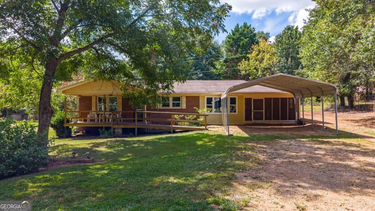 2 bedroom, 1 bathroom, 1,248 sq ft single family residence for sale at 124 Piedmont Road, Hull, GA 30646 — photo 1 of 29