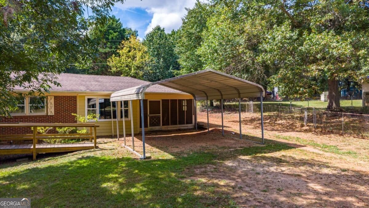2 bedroom, 1 bathroom, 1,248 sq ft single family residence for sale at 124 Piedmont Road, Hull, GA 30646 — photo 4